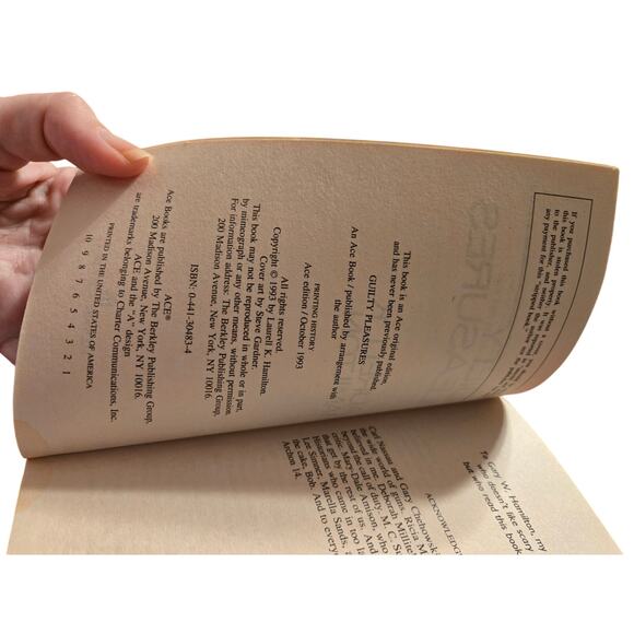 Laurell K. Hamilton GUILTY PLEASURES Anita Blake Vampire Hunter Book1 0441304834 - Picture 6 of 7